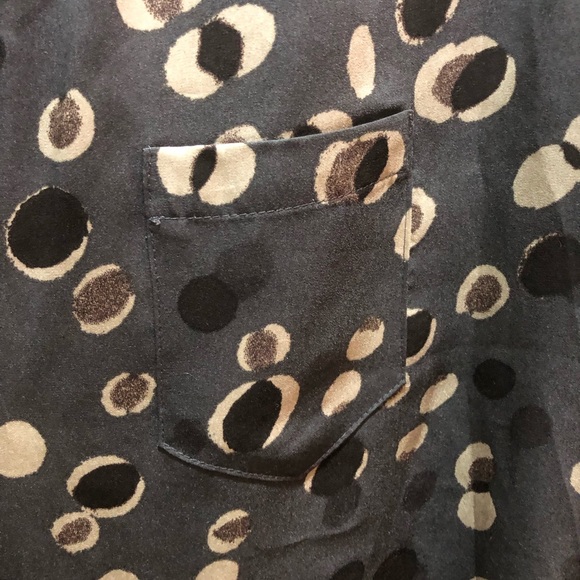 French Connection Neutral Scale Silk like top with pocket - Picture 3 of 7